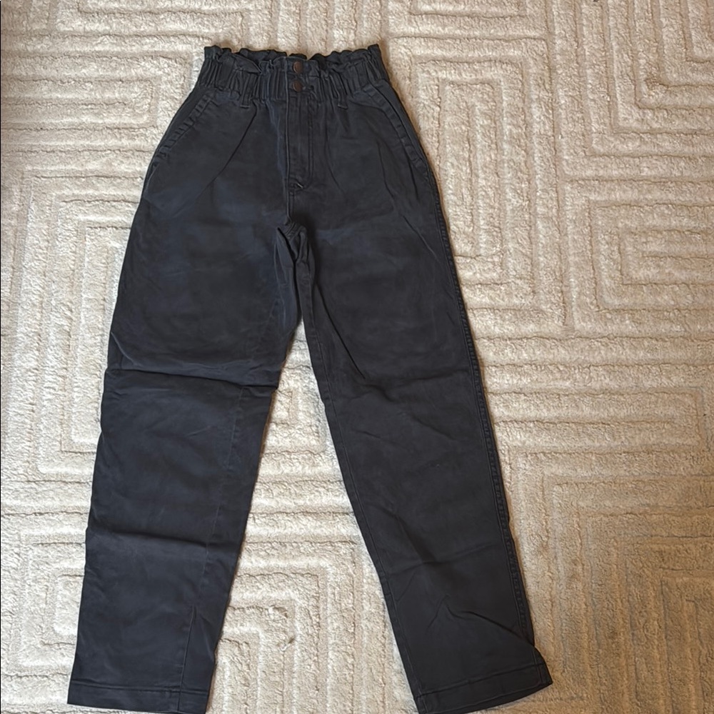 Universal Thread Black Chinos with High-Waisted Design and Relaxed Fit